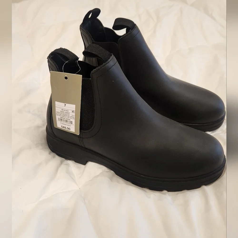 Men's Huxley Chelsea Boots from Target's Goodfellow & Co brand. Size 7